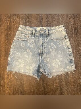 Hollister Curvy Ultra High-Rise Mom Shorts Floral Flower Print